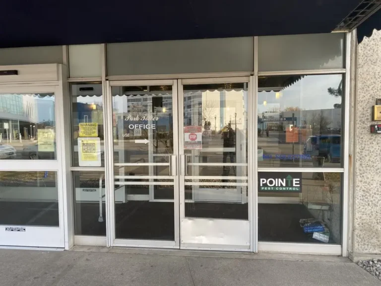 Pointe pest control office in Spokane, Washington glass doors entrance